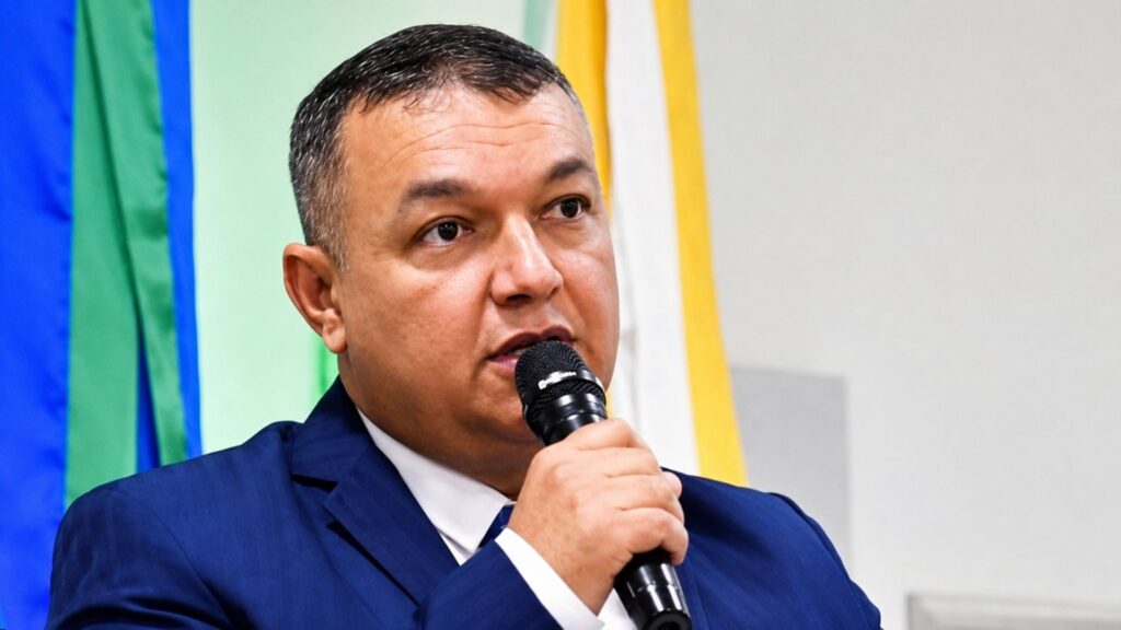Vereador Clébio Motorista se afasta por 60 dias e Kawanne Pescada assume cadeira na Câmara de Pontes e Lacerda